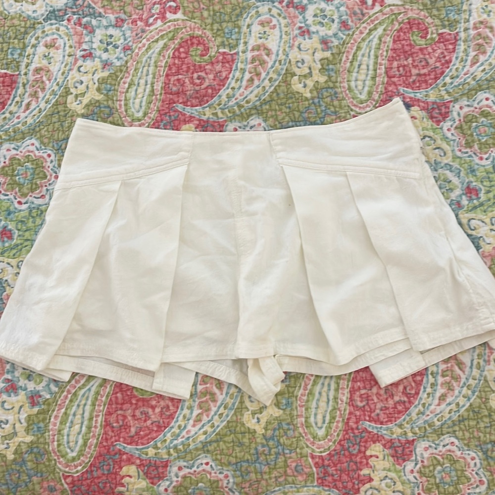 FREE PEOPLE LOW WAISTED WHITE SKORT